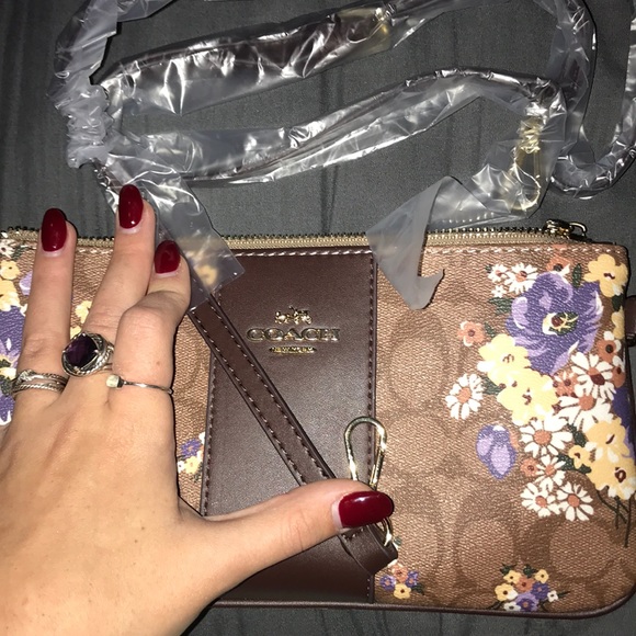 Coach Purse, turns: Clutch, Wristlet, crossbody - Picture 7 of 7